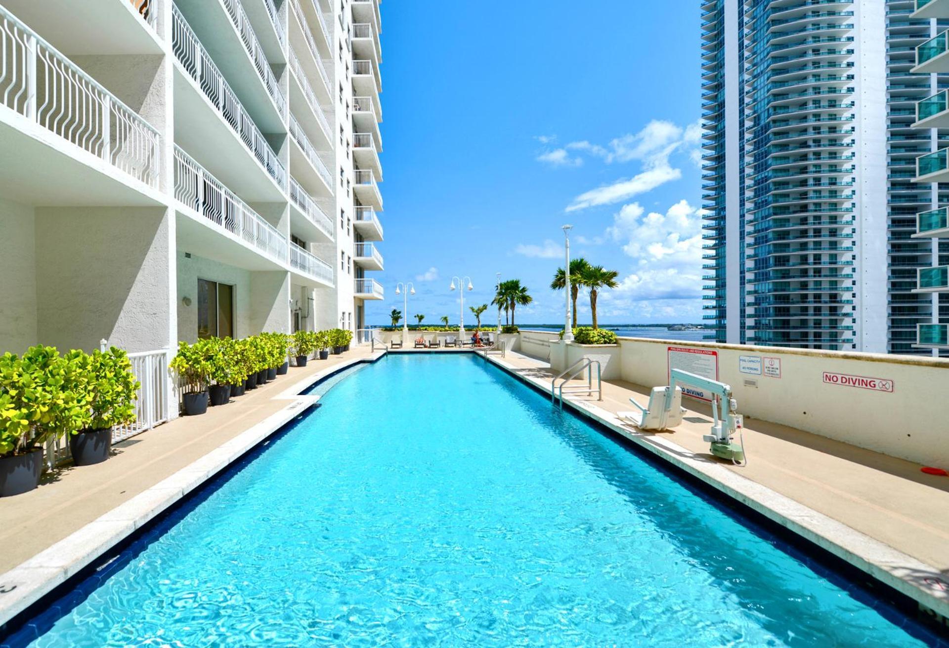 Enjoy Of Beautiful Views From Apartamento