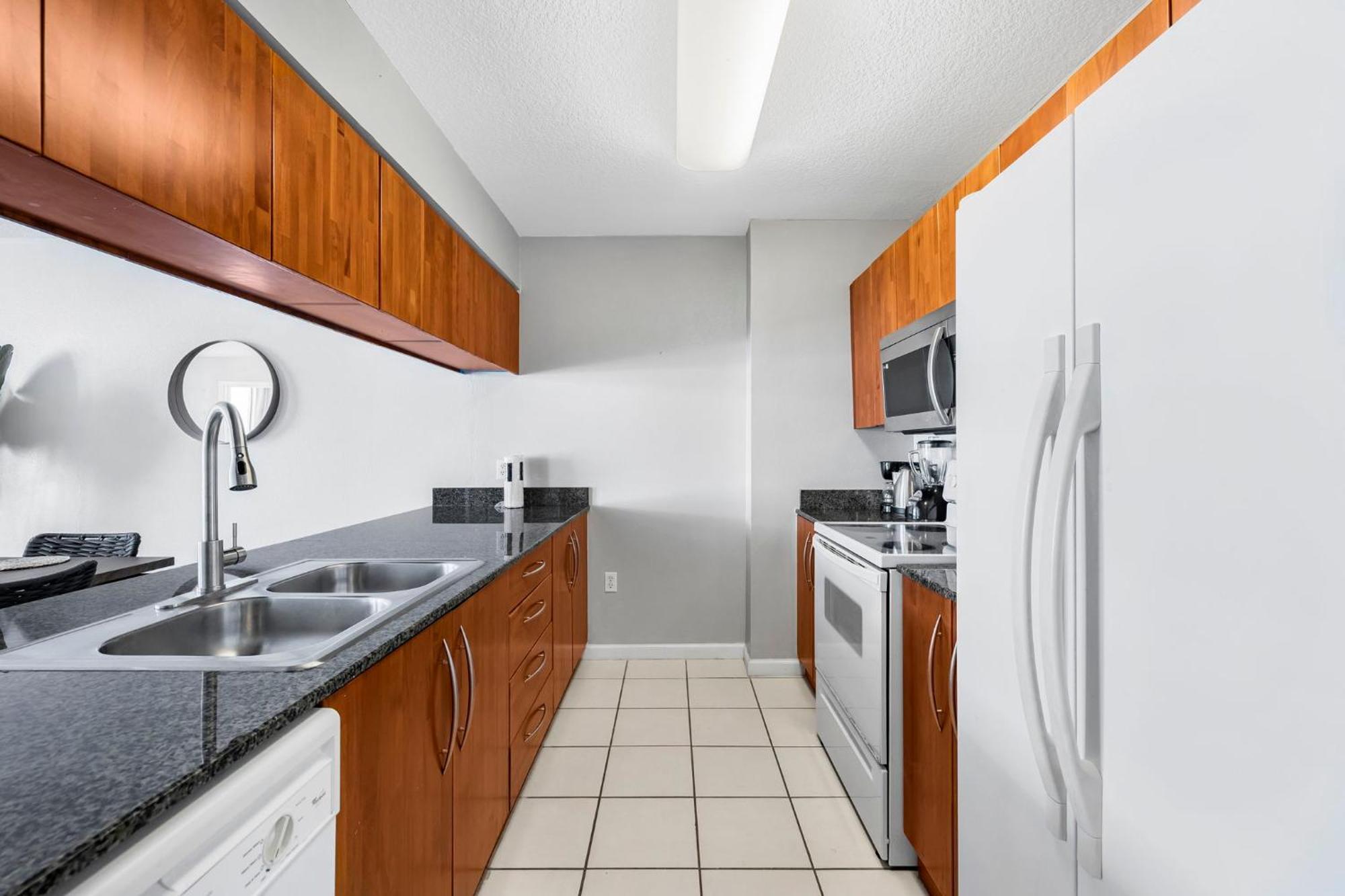 Enjoy Of Beautiful Views From Apartamento Miami