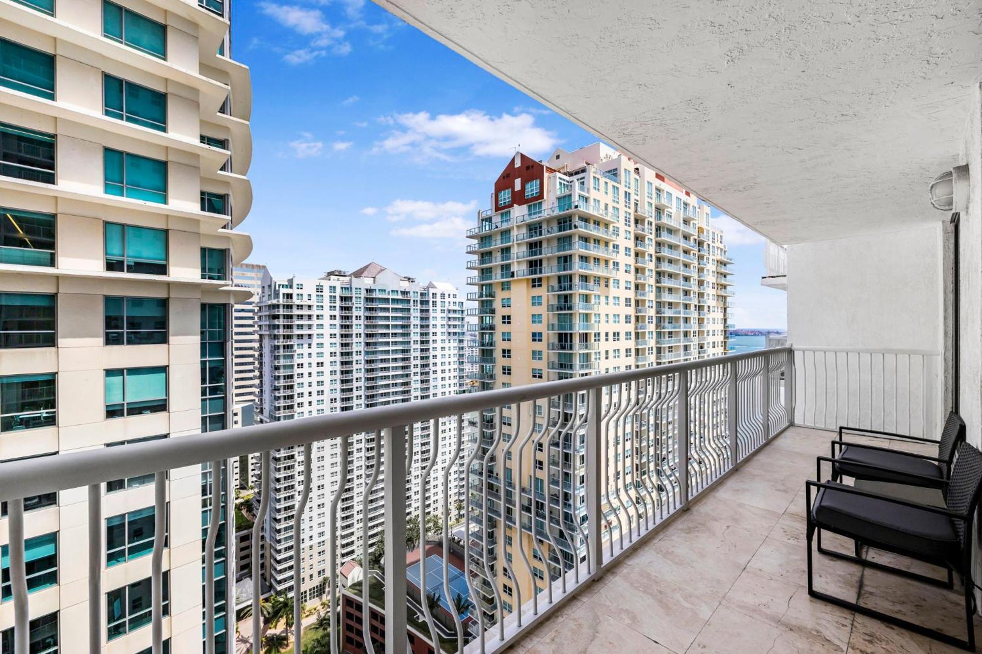 Enjoy Of Beautiful Views From Apartamento